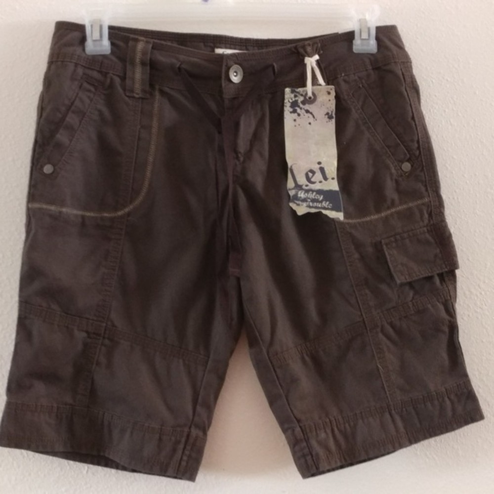 NWT     L.E.I. Ashley Trouble Capris   Sz 9